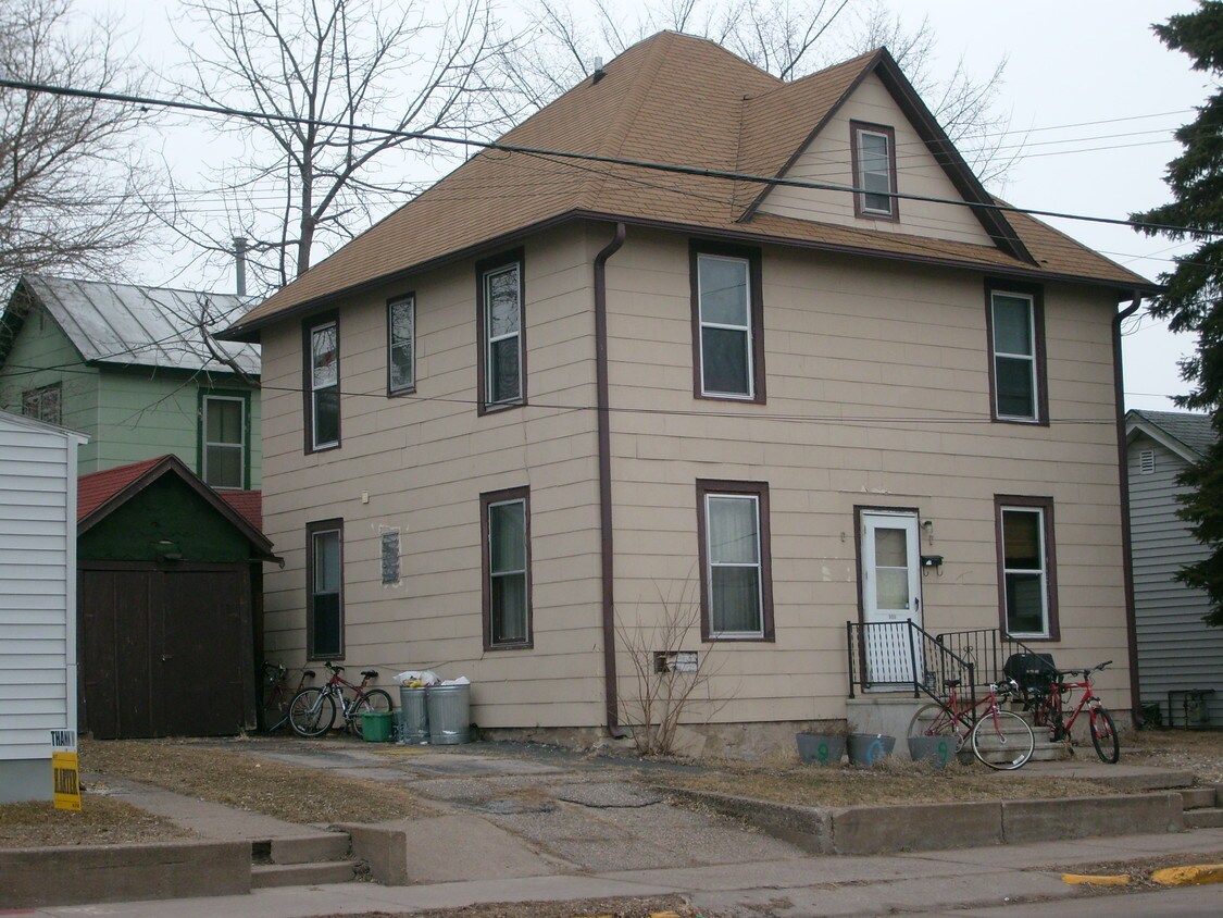 909 La Crosse St, La Crosse, WI 54601 House Rental in La Crosse, WI