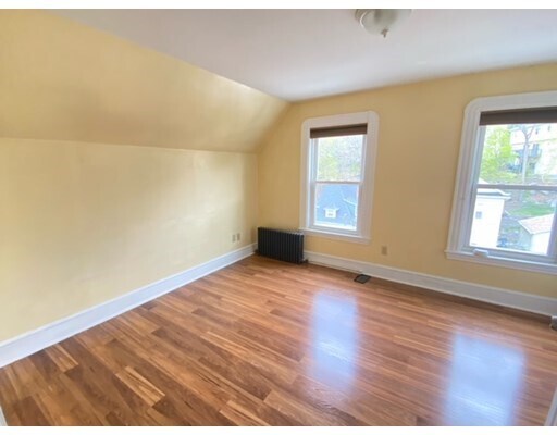 Primary Photo - 133 Mt Vernon St