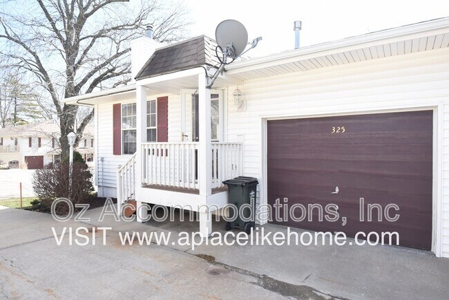 Building Photo - 325 E Hansen Ct