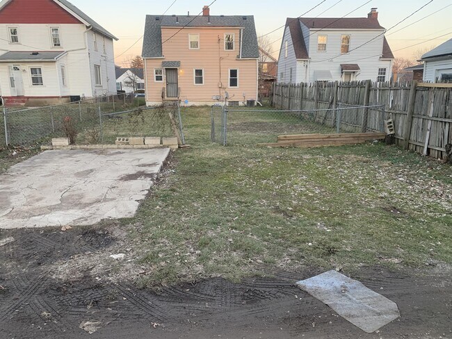 Foto del edificio - 999 Fairwood Ave