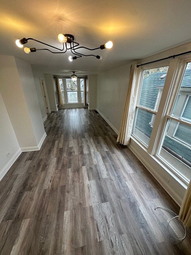 Building Photo - 1928 N Keeler Ave