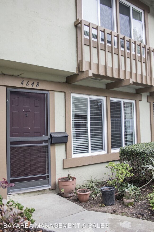 Building Photo - 2 br, 1.5 bath House - 4648 Balboa Way
