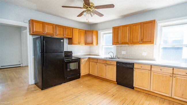 Foto del edificio - 2 br, 1 bath Triplex - 74 Vernon Street 2A