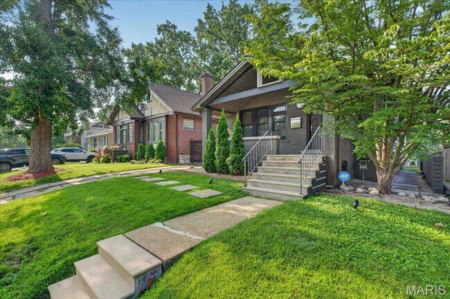 Building Photo - Richmond Heights Home!