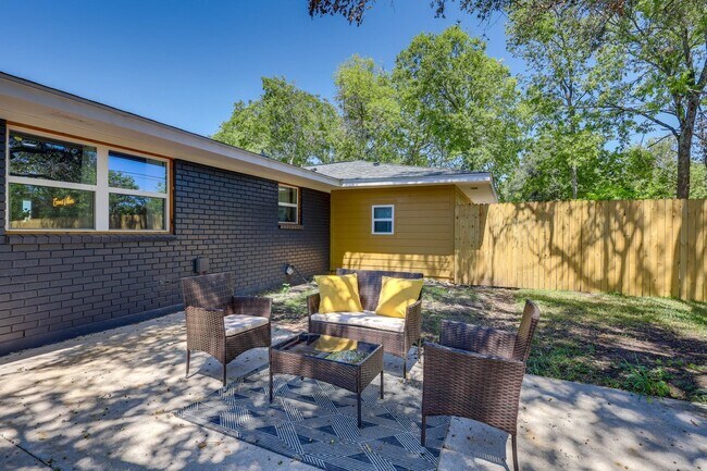 Building Photo - 2601 Bluejay Dr