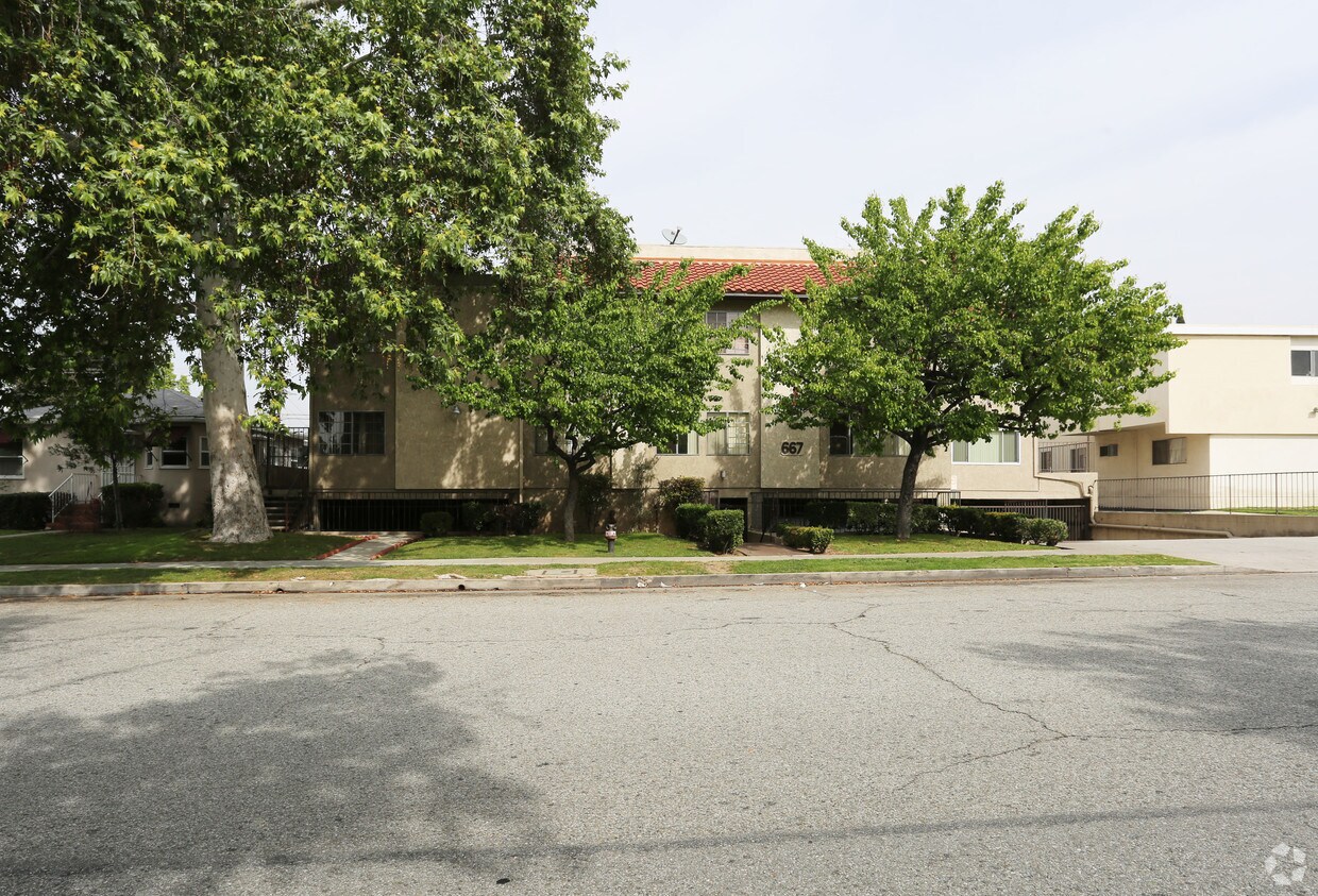Building Photo - 667 Milford St