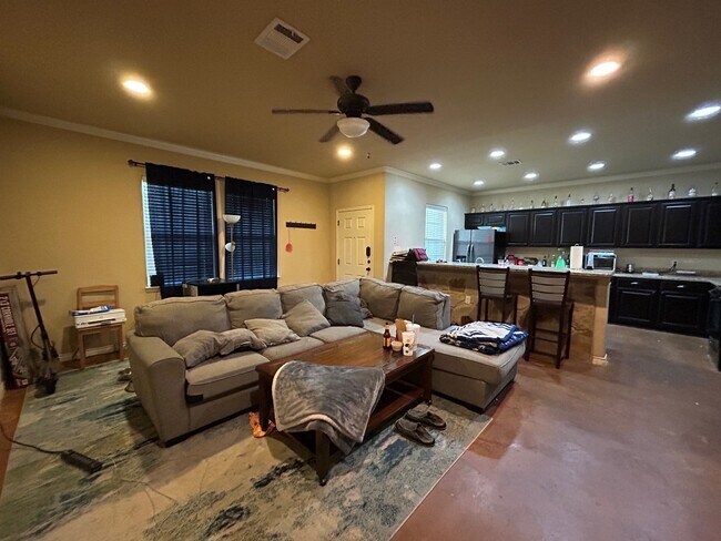 Foto del edificio - 3318 Travis Cole Ave