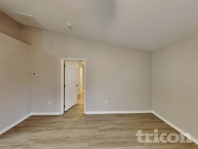 Foto del edificio - 102 Milton Pl