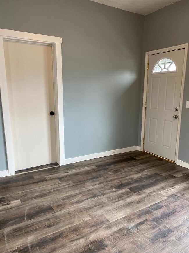 Front entry - 608 4th St SE