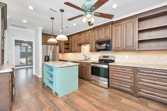 Building Photo - 7655 S Braeswood Blvd