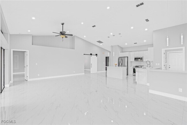 Foto del edificio - 12630 Kelly Palm Dr