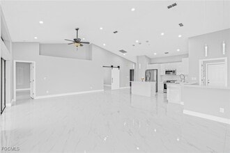 Building Photo - 12630 Kelly Palm Dr