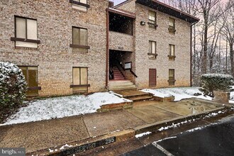 Building Photo - 11619 Stoneview Square