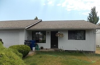 Building Photo - 3636-3638-3638 White Oak Ct NE Building Photo - 3636-3638-3638 White Oak Ct NE