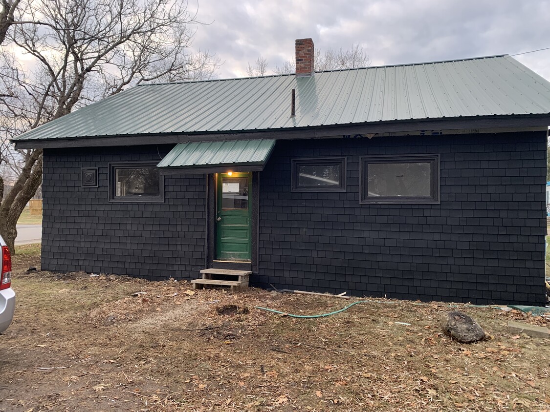 Primary Photo - 102 Garfield St