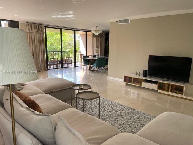 Foto del edificio - 10175 Collins Ave