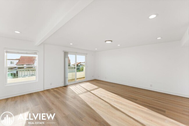Foto del edificio - OCEAN VIEWS! Renovated 2 Bed, 2.5 Bath Townhome in San Clemente!