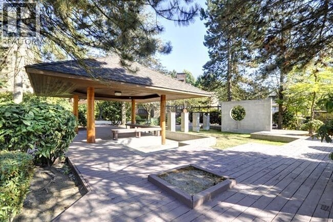 Building Photo - 9857 Manchester Dr