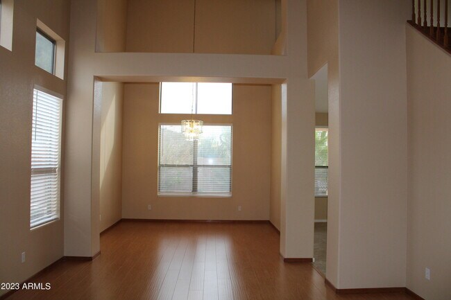 Building Photo - 6349 W Desert Hollow Dr