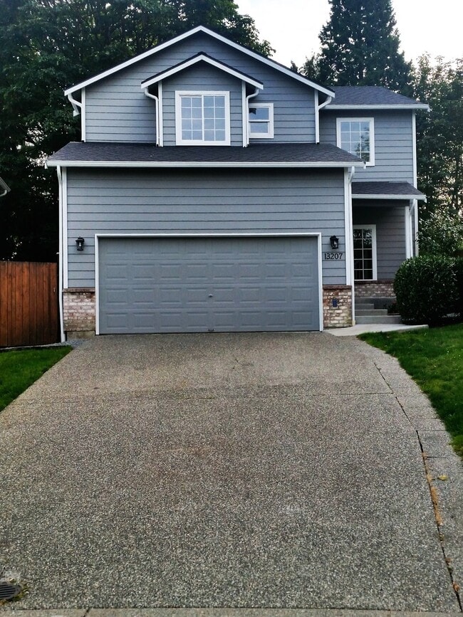 Building Photo - 13207 NE 201st Ct