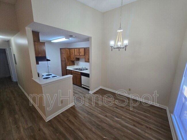 Foto del edificio - 8430 Country Walk Dr