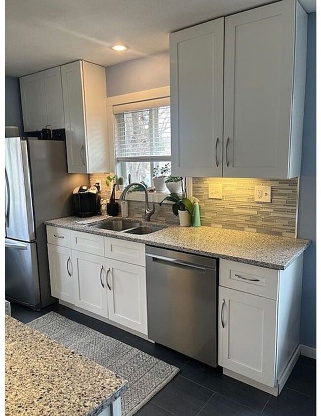Building Photo - Spacious 4-Bedroom Home Near Airport, Lake...