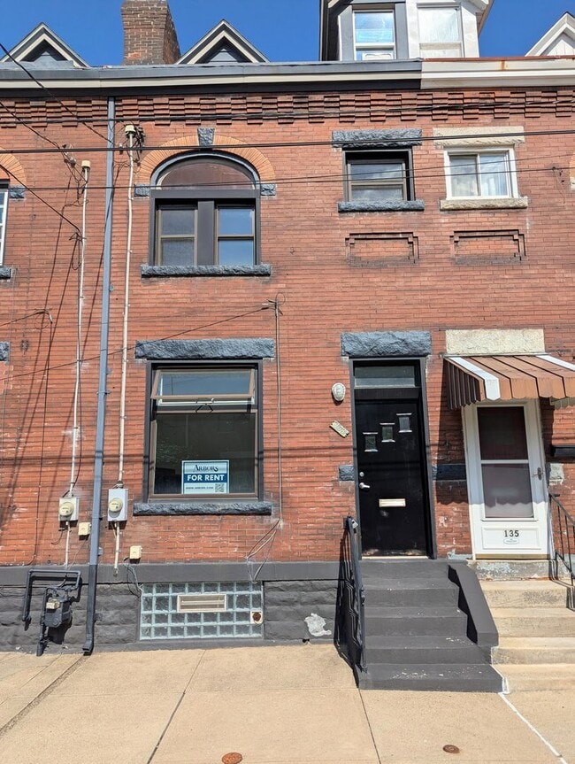 Building Photo - 133 Home St
