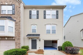 Building Photo - 2151 Belle Vernon Ave