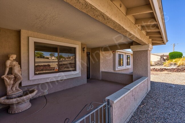 Building Photo - SOUTHSIDE POOL HOME
