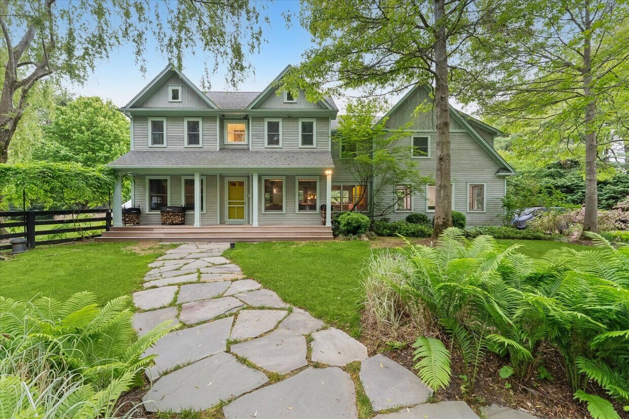 Foto principal - 325 Narrow Ln