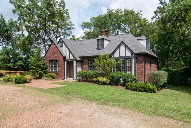 Building Photo - Classic Green Hills Tudor