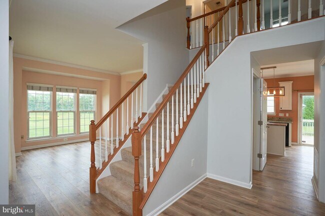 Building Photo - 6107 Waverly Way