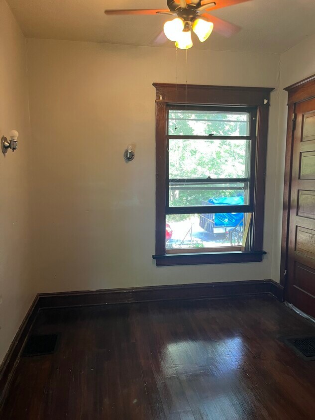 Foto principal - 1603 W 10th St