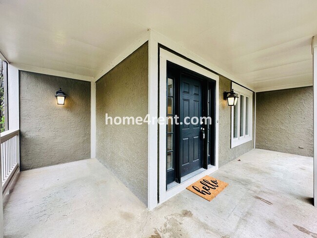 Building Photo - Luxury Lenexa Home w/ an Updated Kitchen, ...