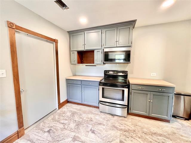 Building Photo - 1530 W Woodard St