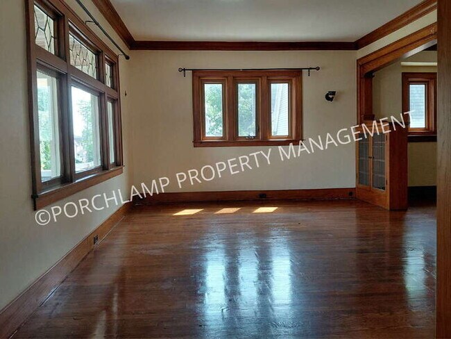 Foto del edificio - 613 Pine Ave NW