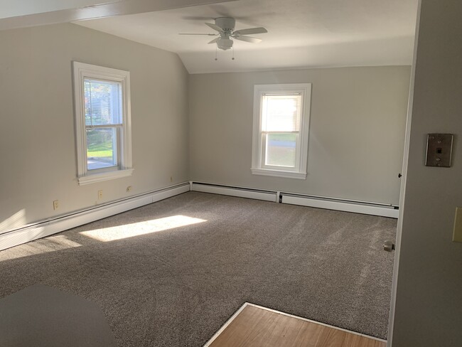 Building Photo - 1160 Hooksett Rd