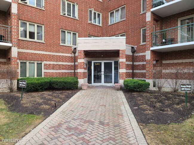 Foto del edificio - 2 br, 2 bath Condo - 6401 W Berteau Ave 51...