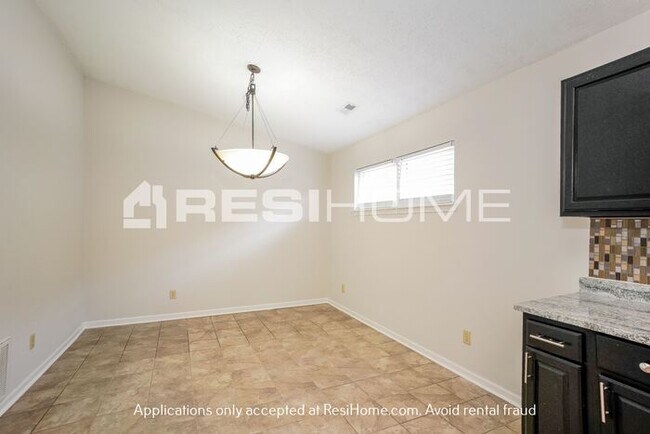 Foto del edificio - "LIMITED TIME OFFER: Get 1 month FREE RENT...