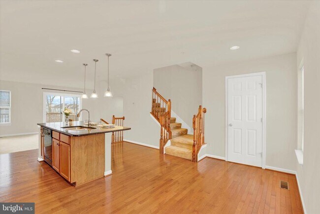 Foto del edificio - 4706 Wineleaf Ln