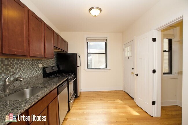 Foto del edificio - 1448 W Byron St