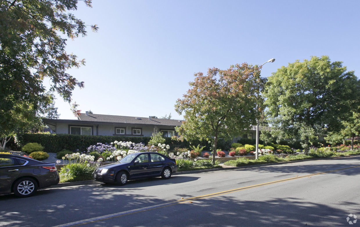 Primary Photo - Ponderosa Apartments