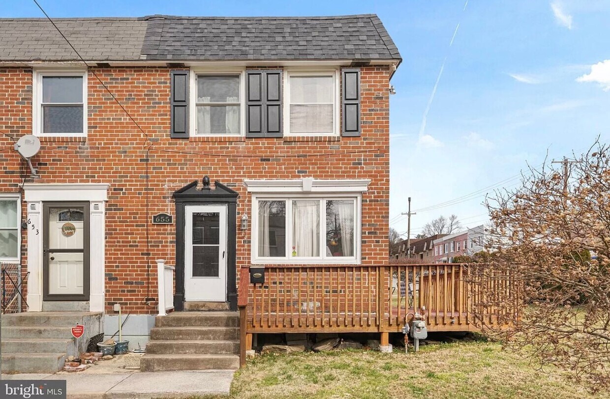 Primary Photo - Beautifully Updated 3 Bedroom House Availa...