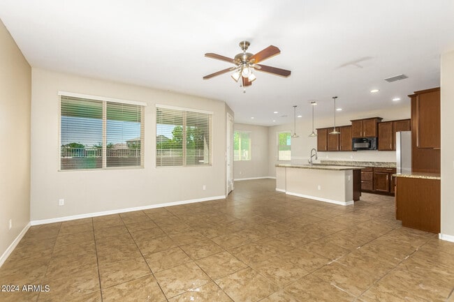 Foto del edificio - 35082 N Laredo Dr