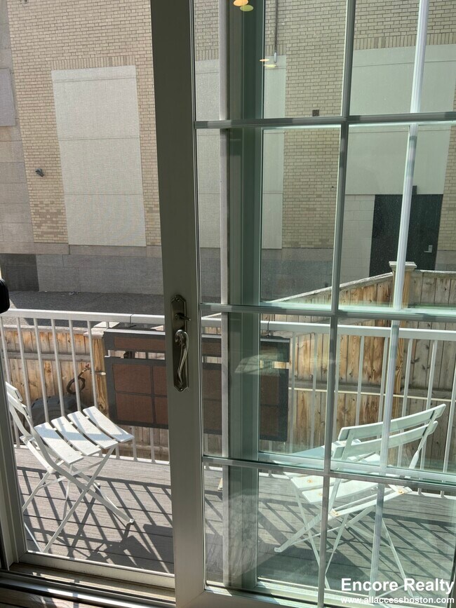 Foto del edificio - 353 Summer St