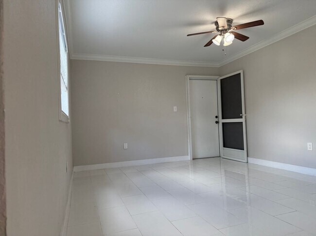 Foto del edificio - 8148 Country Rd