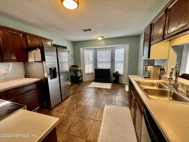 Foto del edificio - 47 Horsetail Ave