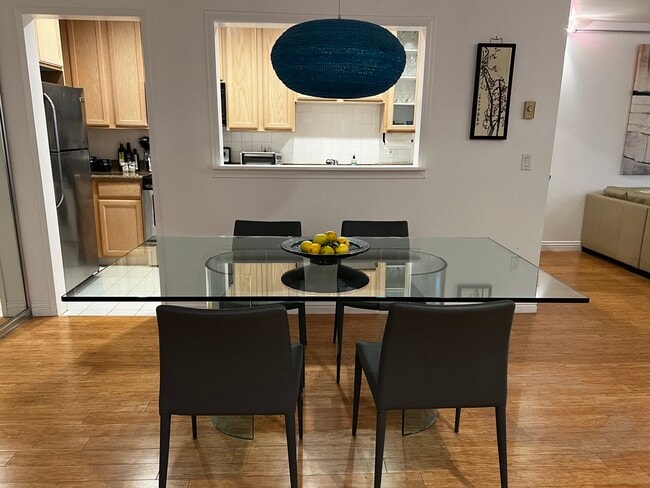 Dining room table - 901 10th St