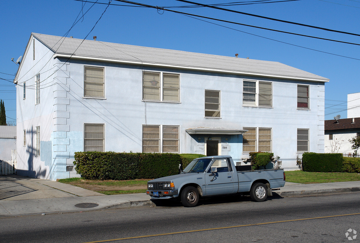 Building Photo - 10919-10921 S Inglewood Ave