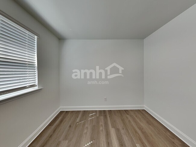 Foto del edificio - 3506 Jefferson Cor Ln